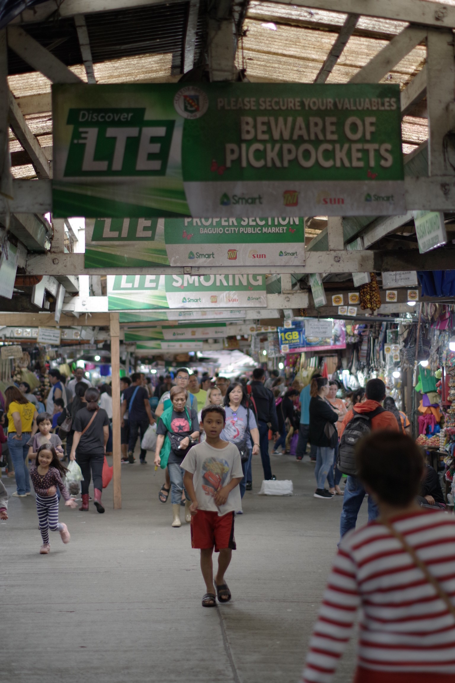 フィリピンのバギオでPENTAX KPを使用して撮ったパブリックマーケットの写真