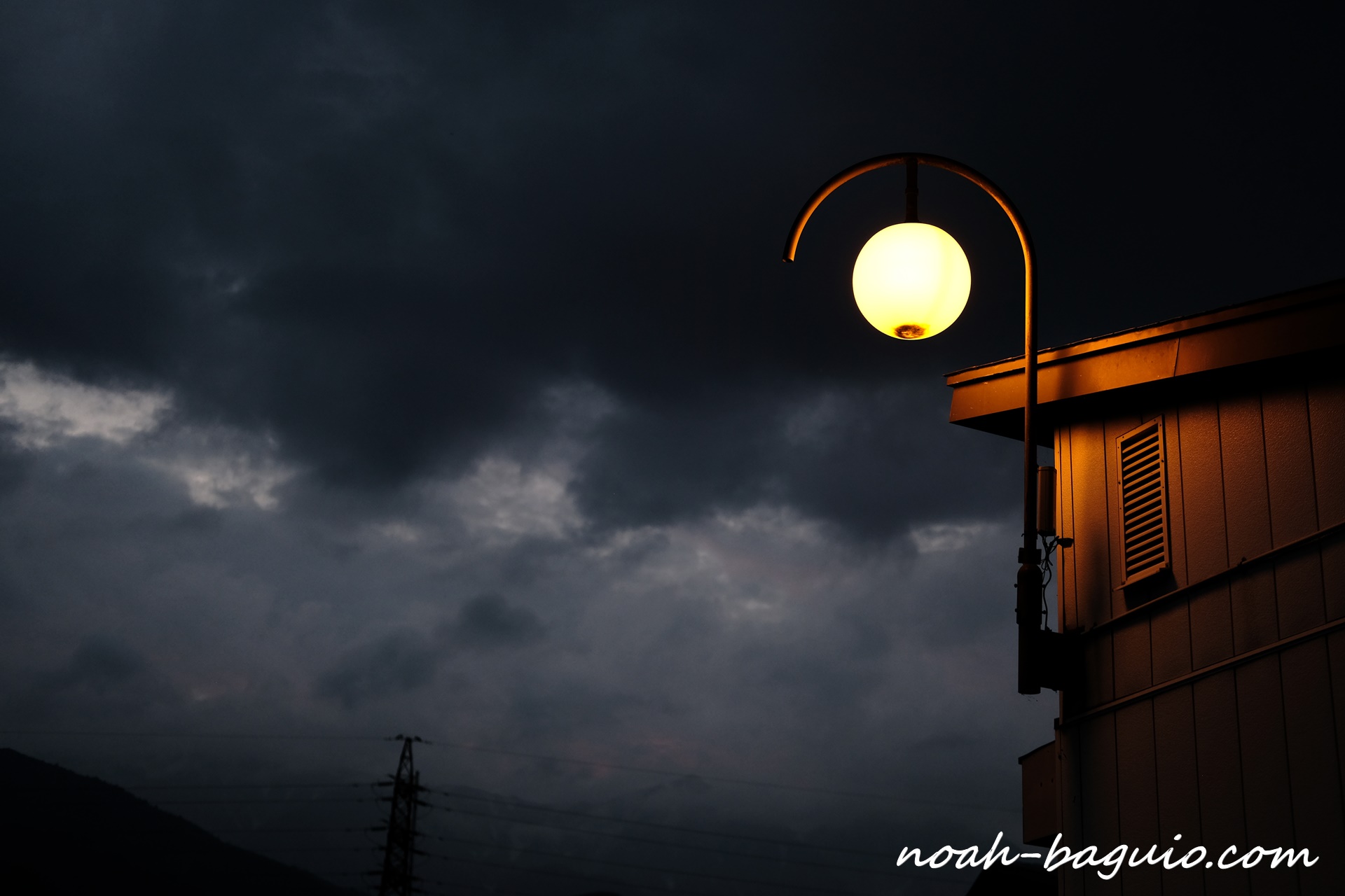 FujifilmのX-pro2で撮った長野県白馬付近の夕方のライトの写真