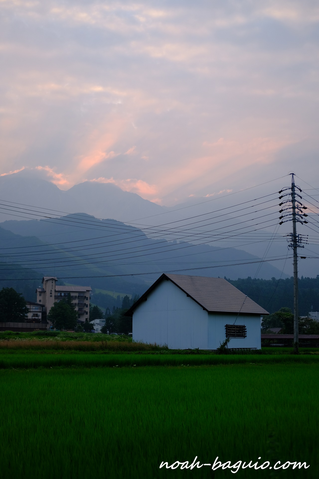 FujifilmのX-pro2で撮った長野県白馬付近の家と田んぼの写真